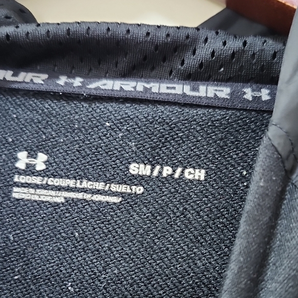 Under Armour Men's Black and Gray Rash Guard - Picture 3 of 12